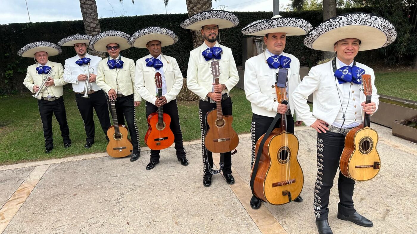 CUMBIAS CON MARIACHI