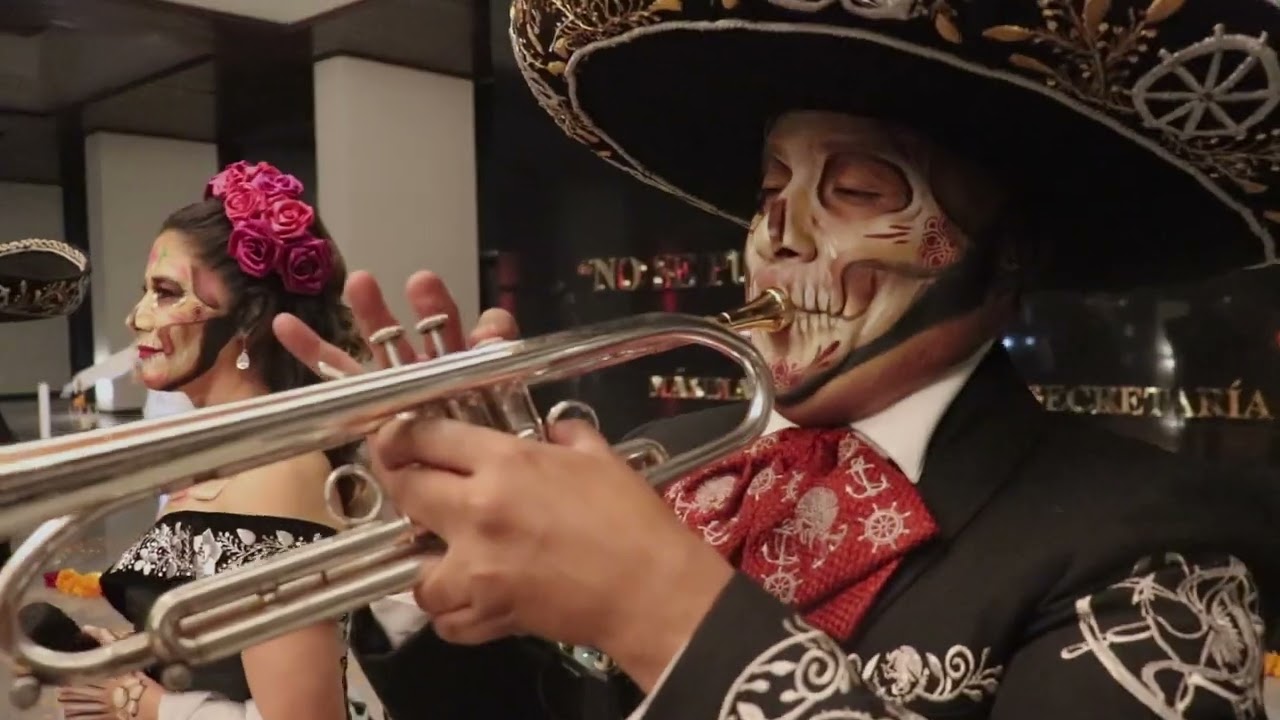 Halloween y Día de los Muertos Con Mariachis