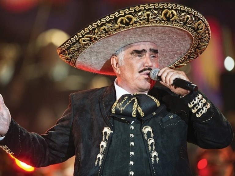 los mejores cantantes música ranchera Juan Gabriel y Vicente Fernández